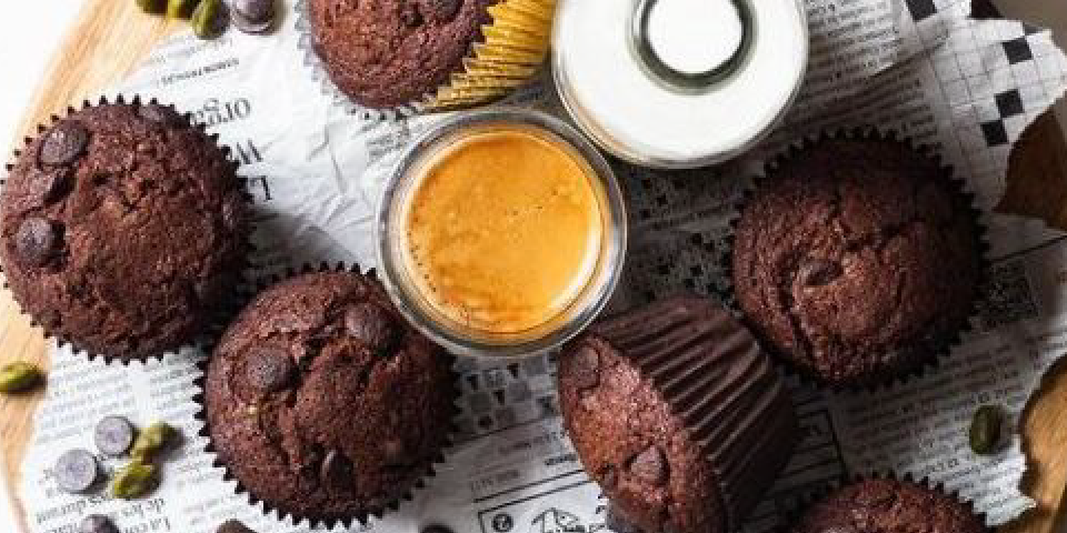 ontbijtmuffin met chocolade en pindakaas